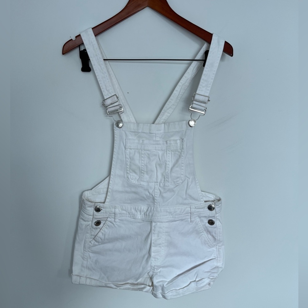 FREE with any purchase - White mini shorts Overalls size medium - Picture 2 of 6